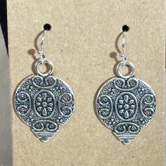 2/$20 Silver Tone Upside Down Pear Filigree Swirl & Floral Hook Earrings NWOT - Picture 2 of 11